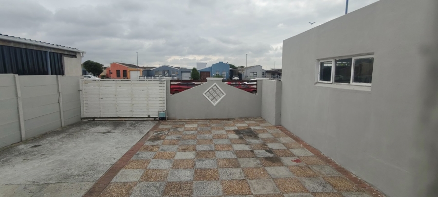 4 Bedroom Property for Sale in Strandfontein Village Western Cape